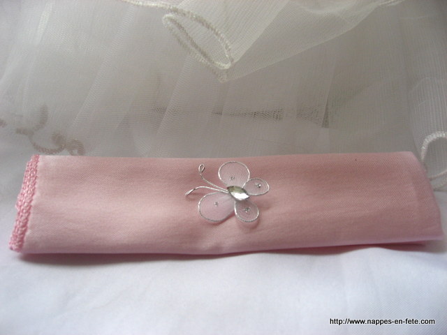 petit papillon blanc en voile pour deco de table