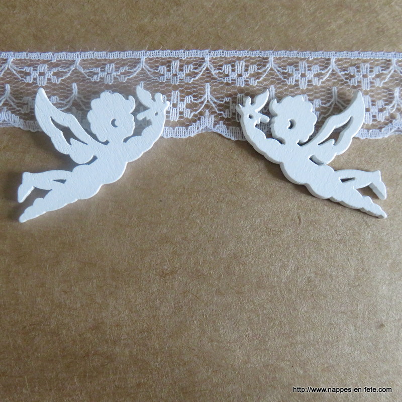 dentelle vintage pour customiser faire part